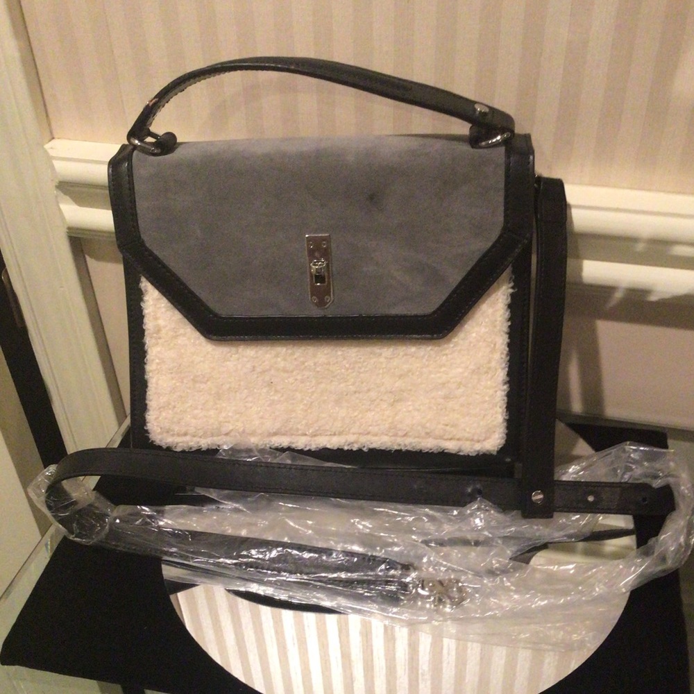 ⬇️⬇️Price Drop⬇️⬇️🛍3for $30🛍NWOT top handle/cross body handbag